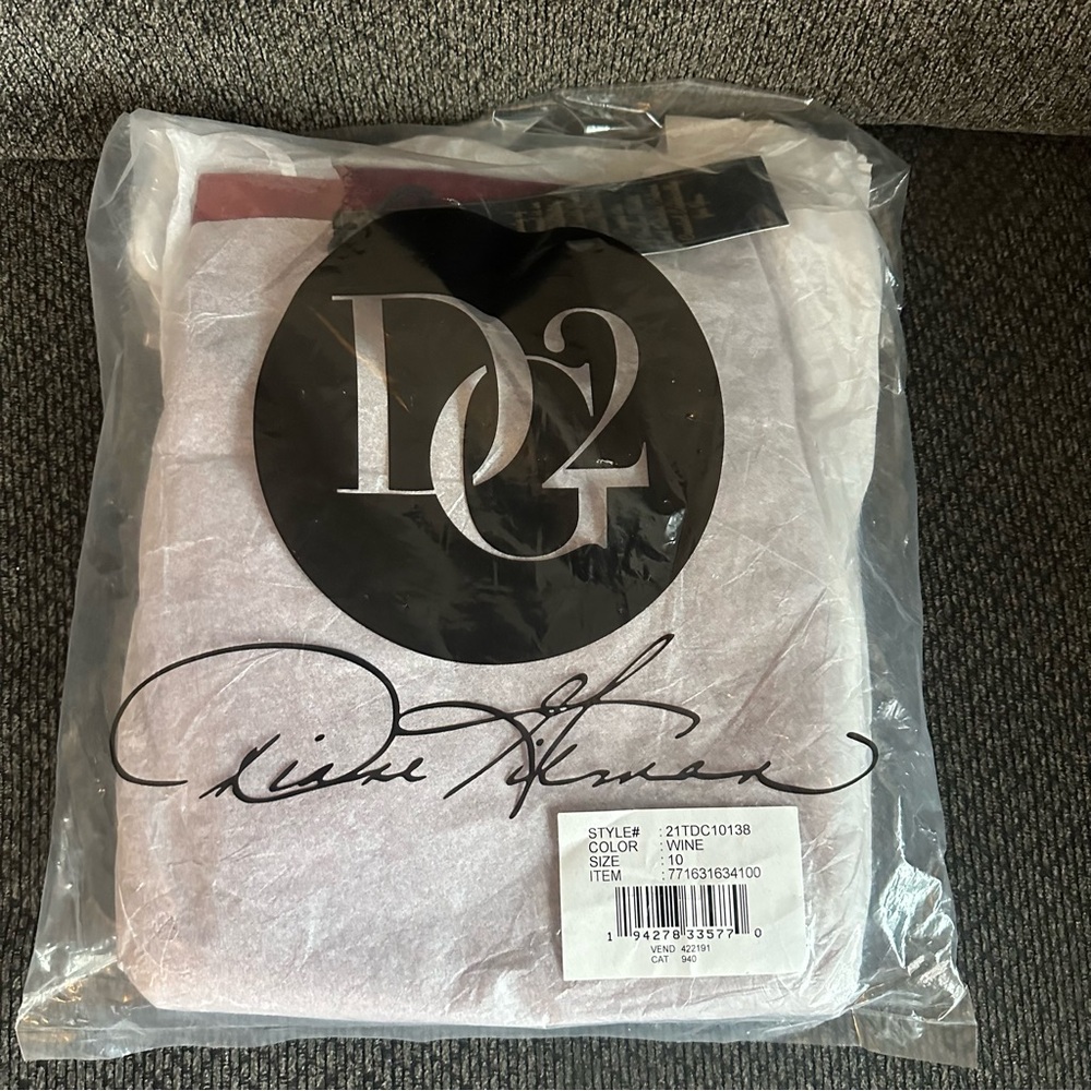 DG2 Diane Gilman Stretch Embroidered Patched Skinny Jeans Wine size 10 - Picture 5 of 6